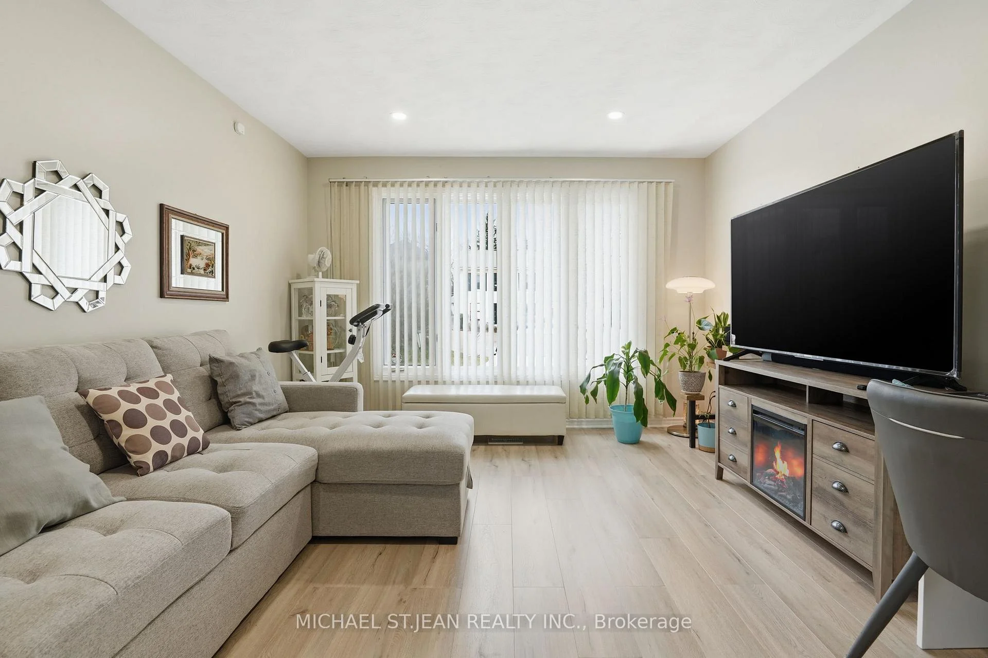 Photo 8 of 19B Dundas Street W, Brant, Paris — HOMEH