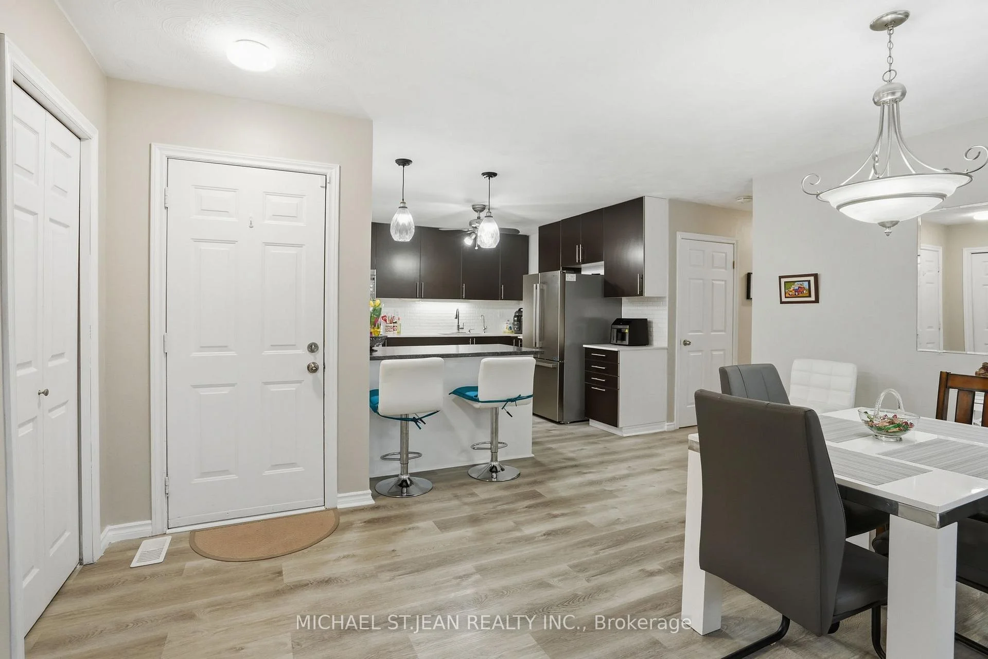 Photo 12 of 19B Dundas Street W, Brant, Paris — HOMEH