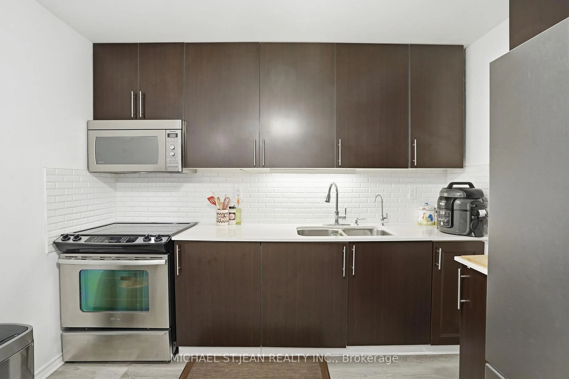 Photo 17 of 19B Dundas Street W, Brant, Paris — HOMEH
