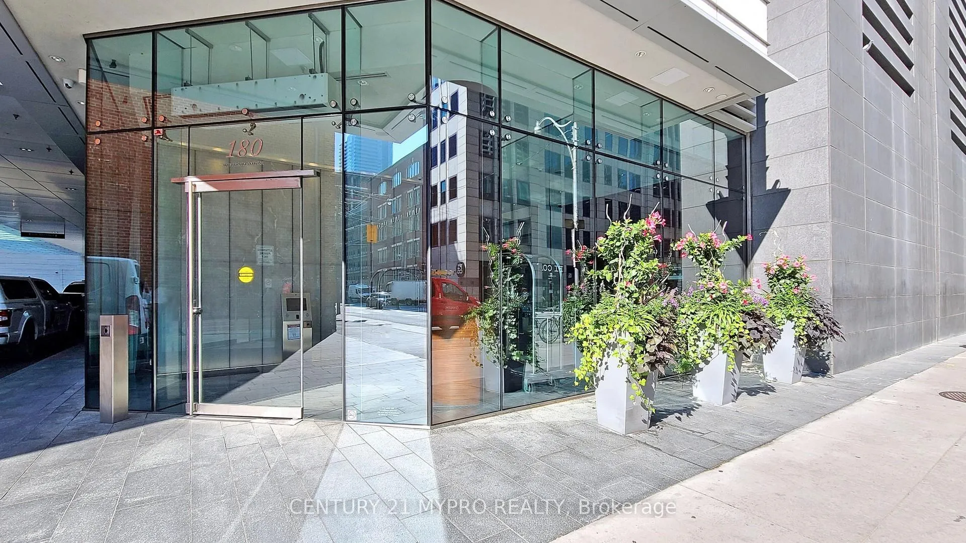 Photo 2 of Unit 2803, 180 University Avenue, Toronto, Bay Street Corridor — HOMEH