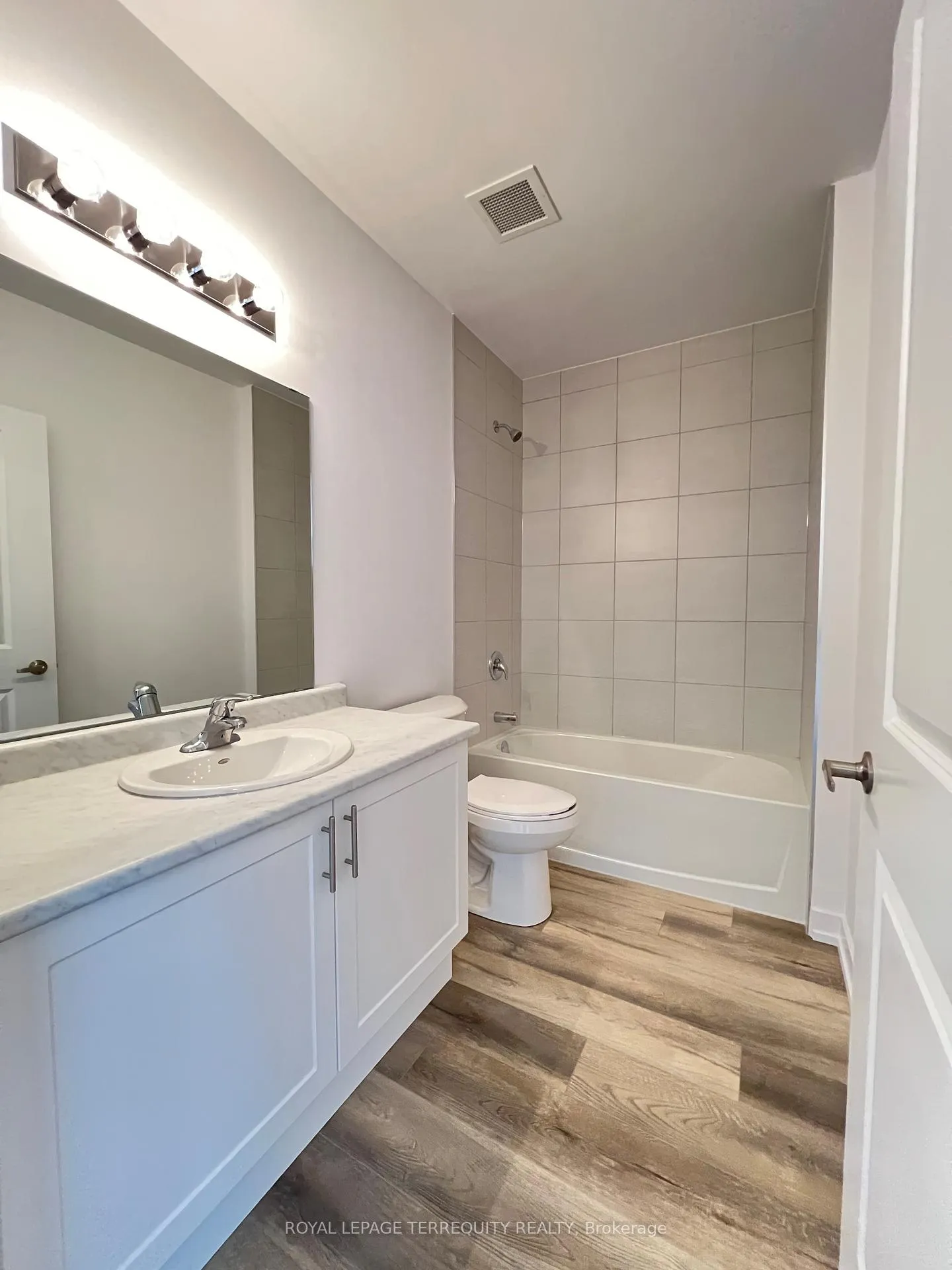 Photo 16 of Unit 117, 470 Dundas Street E, Hamilton, Waterdown — HOMEH