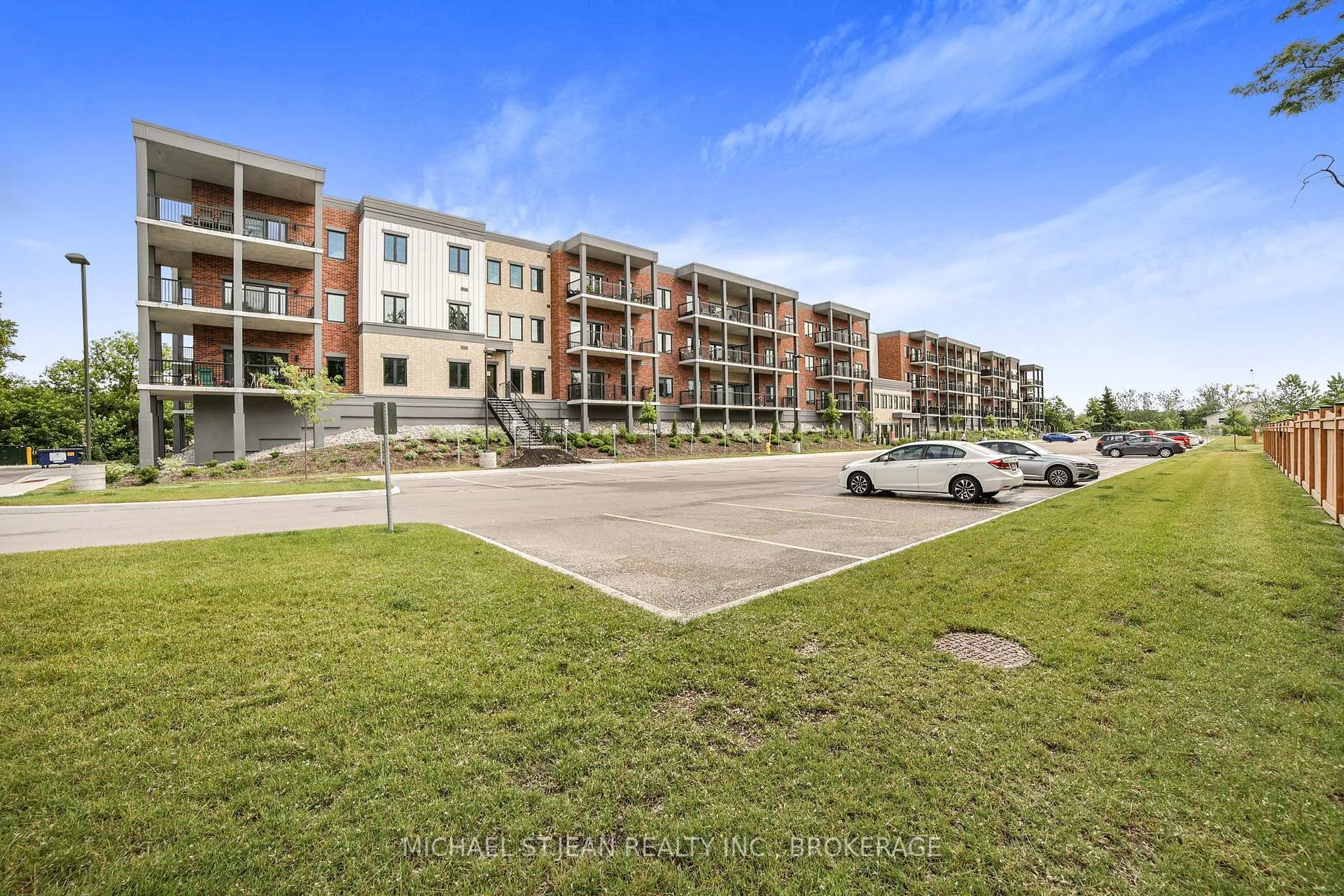 Photo 4 of Unit 402, 121 Mary Street, Clearview, Creemore — HOMEH