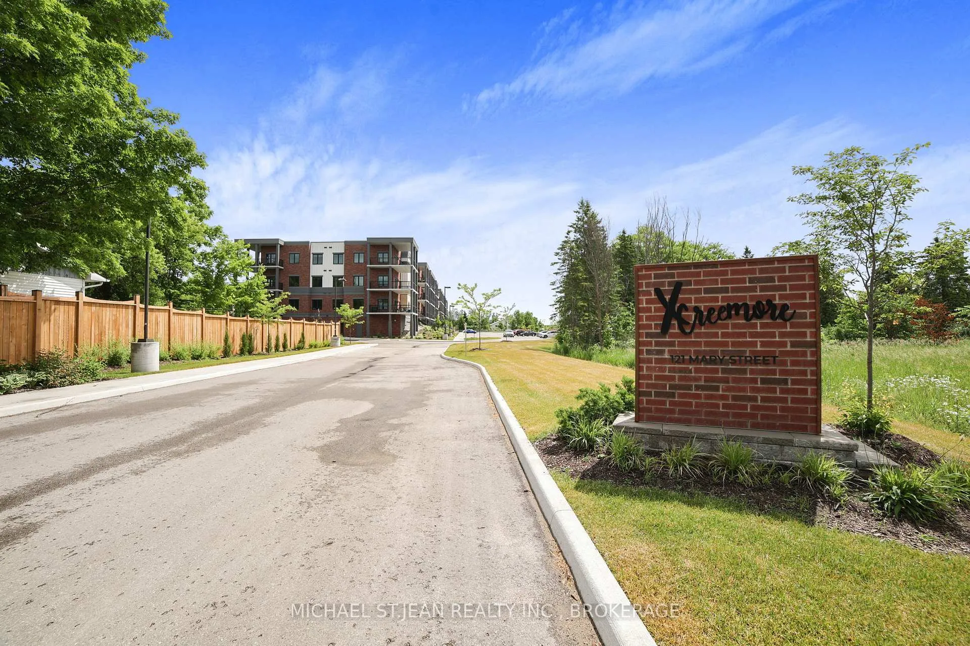Photo 5 of Unit 402, 121 Mary Street, Clearview, Creemore — HOMEH