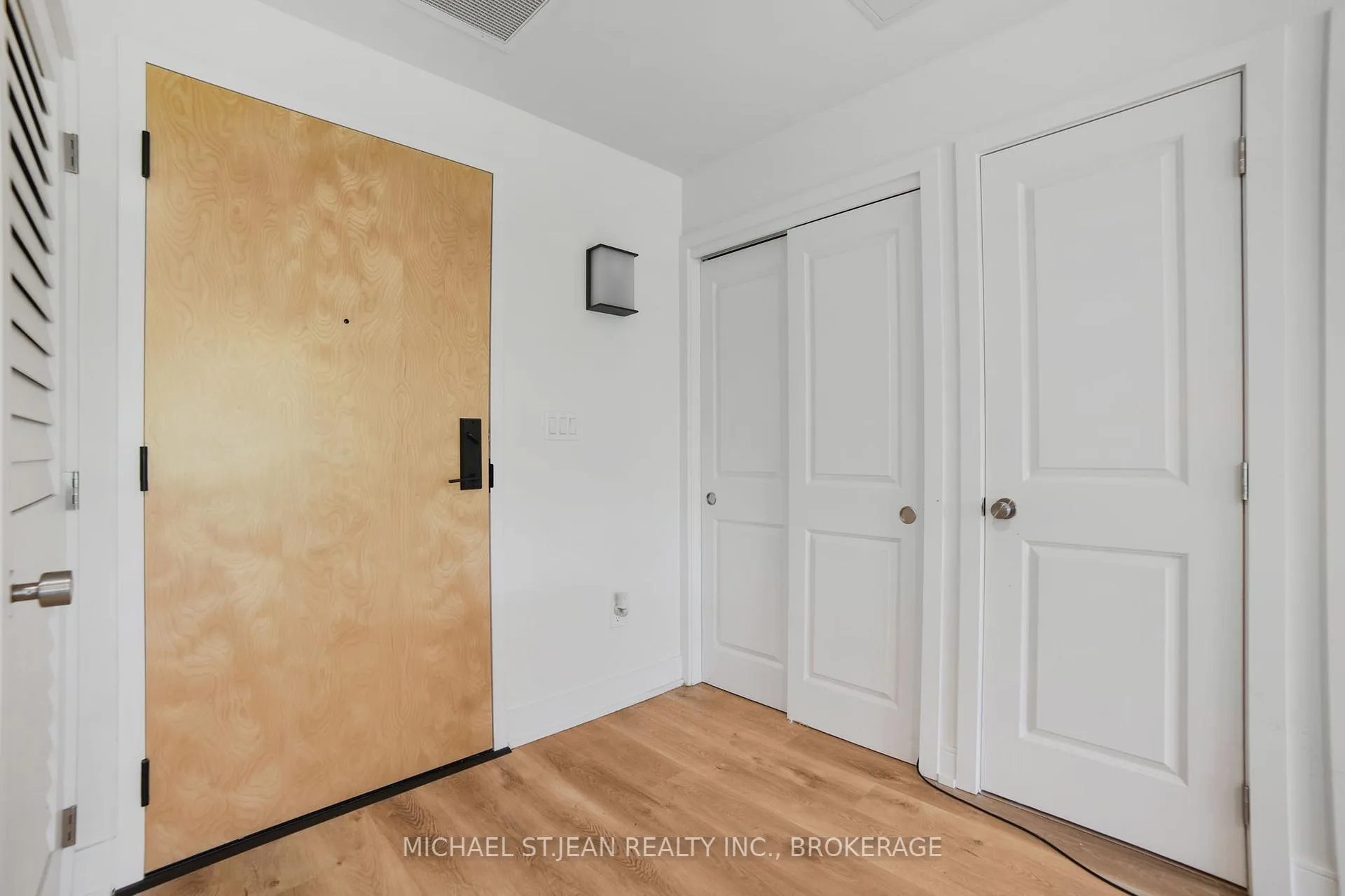 Photo 9 of Unit 402, 121 Mary Street, Clearview, Creemore — HOMEH