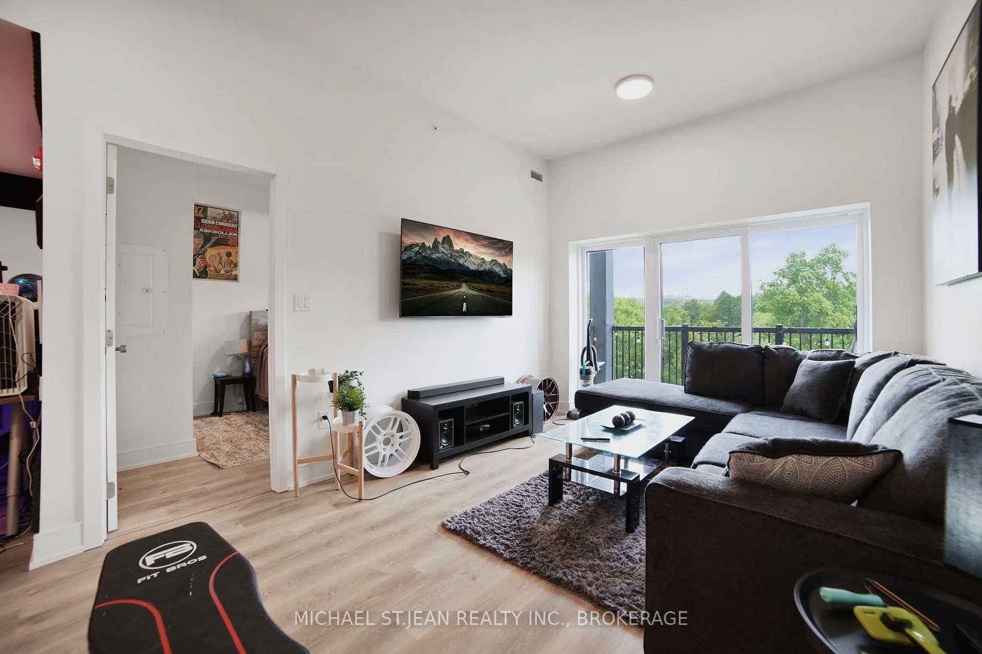 Photo 11 of Unit 402, 121 Mary Street, Clearview, Creemore — HOMEH