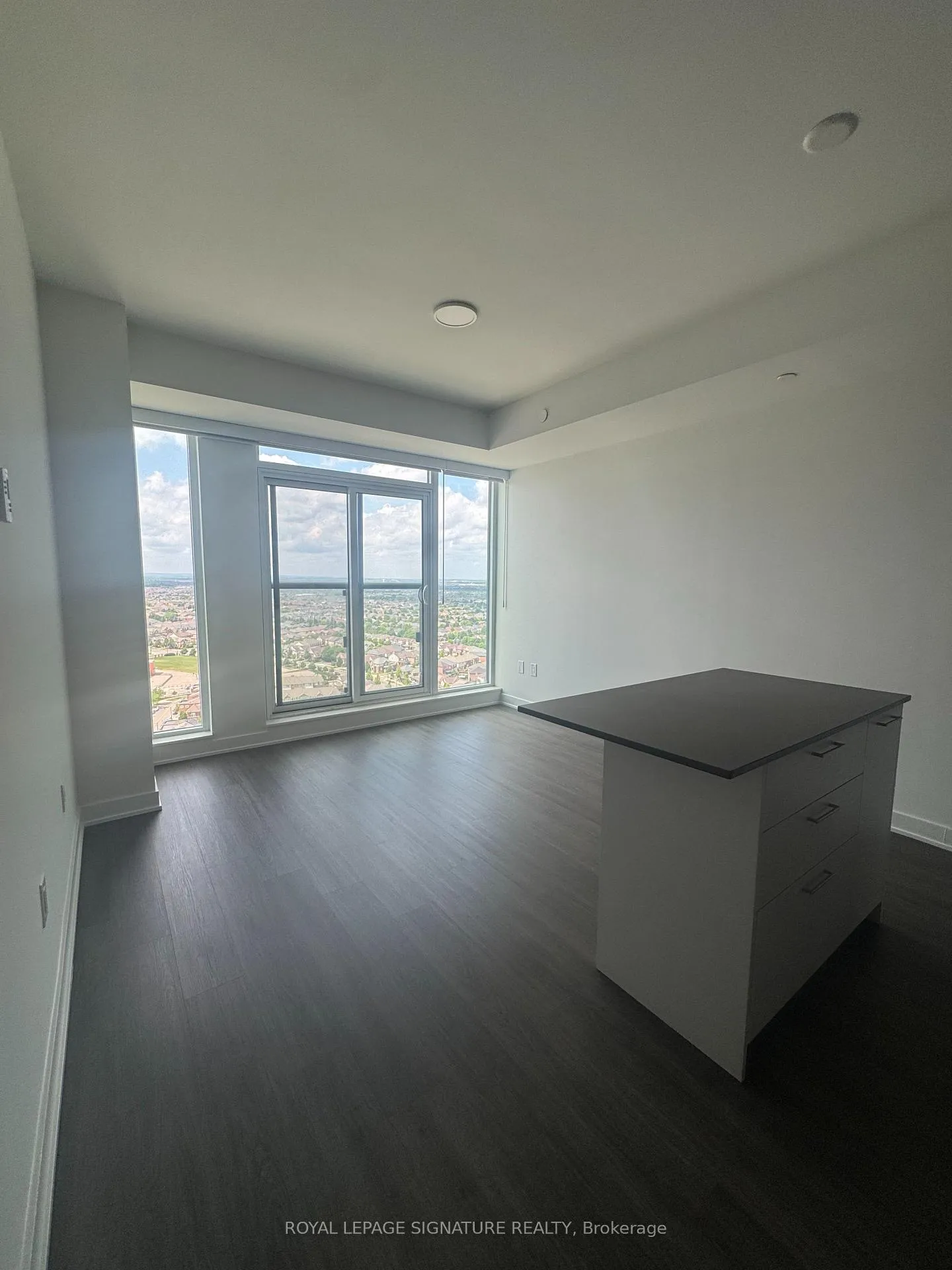 Photo 3 of Unit 2212, 40 Lagerfeld Drive, Brampton, Northwest Brampton — HOMEH