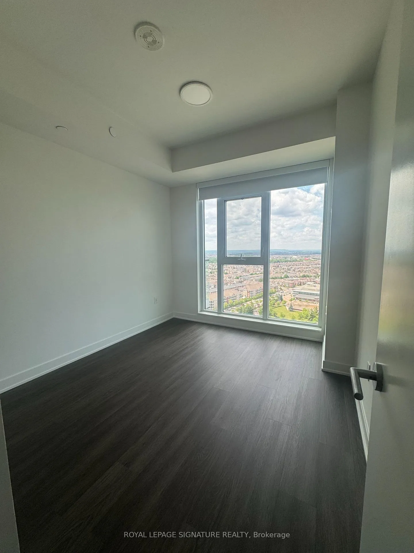 Photo 4 of Unit 2212, 40 Lagerfeld Drive, Brampton, Northwest Brampton — HOMEH