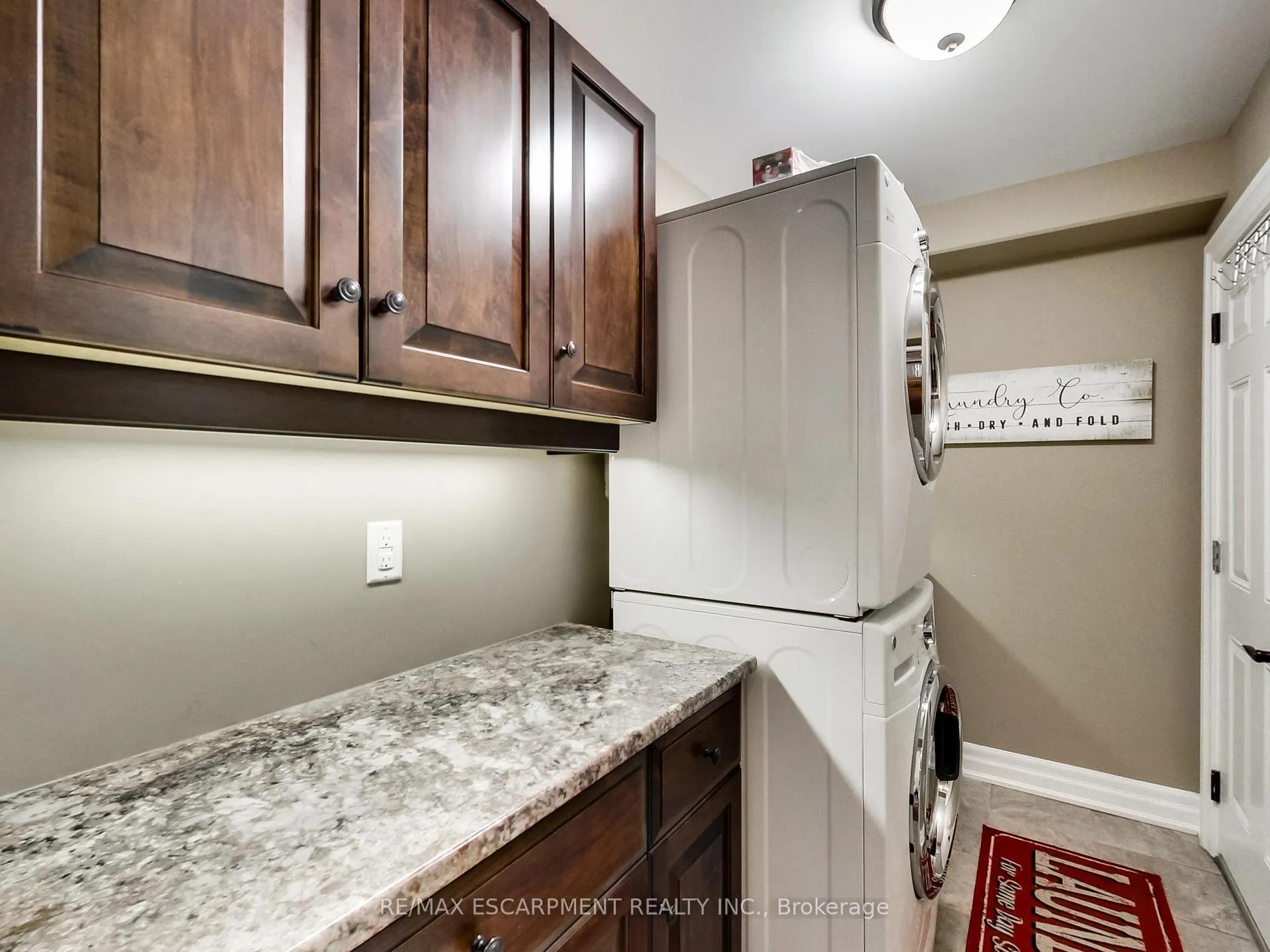 Photo 9 of 89 Toulon Avenue, Hamilton, Ancaster — HOMEH