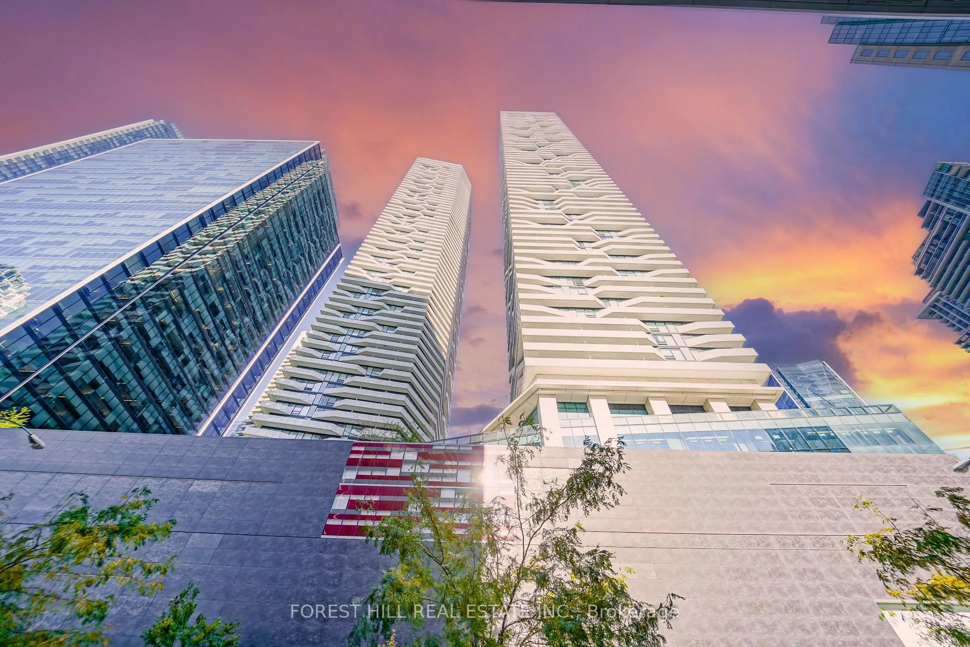 Photo 4 of Unit 3901, 100 Harbour Street, Toronto, Waterfront Communities — HOMEH