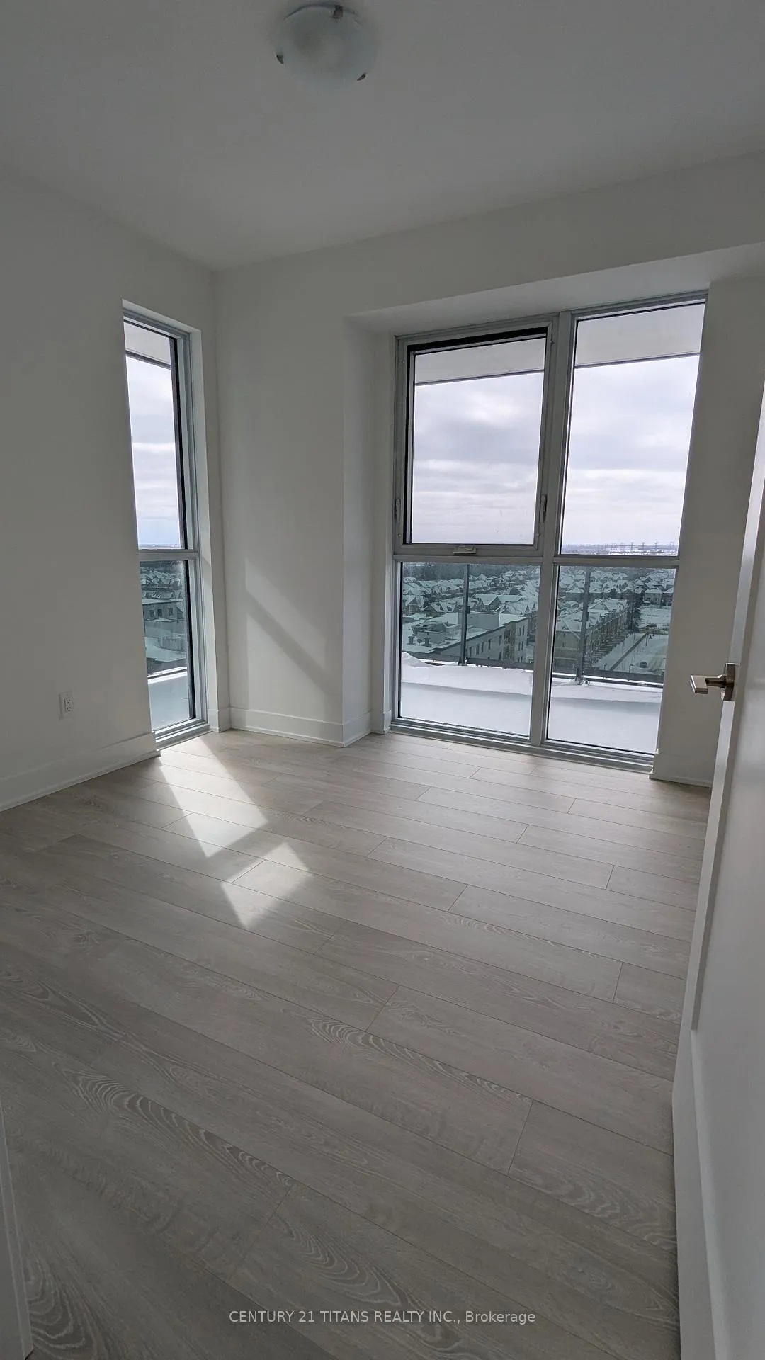 Photo 13 of Unit 1107, 2545 Simcoe Street N, Oshawa, Windfields — HOMEH