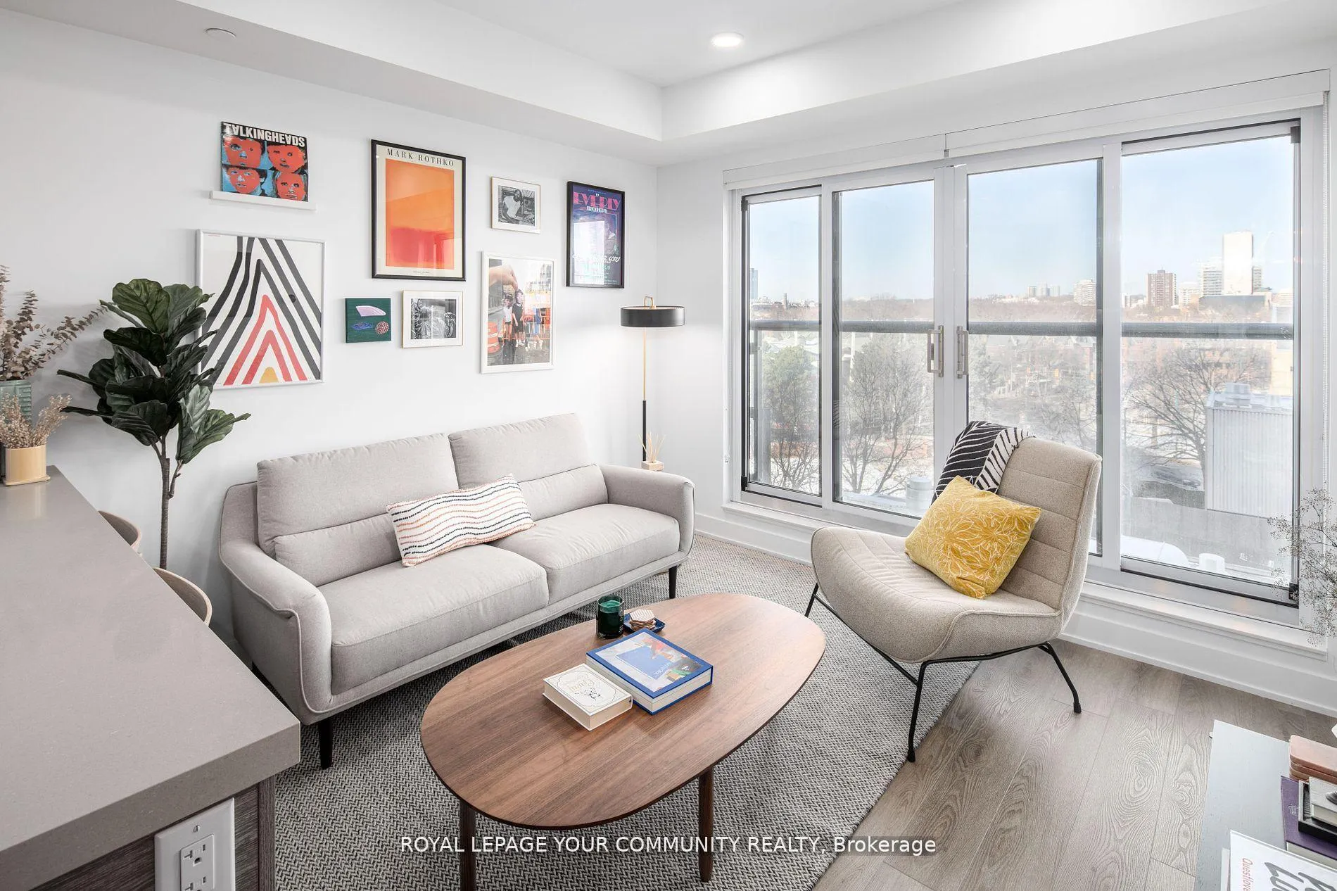 Front of Unit 309, 484 Spadina Avenue