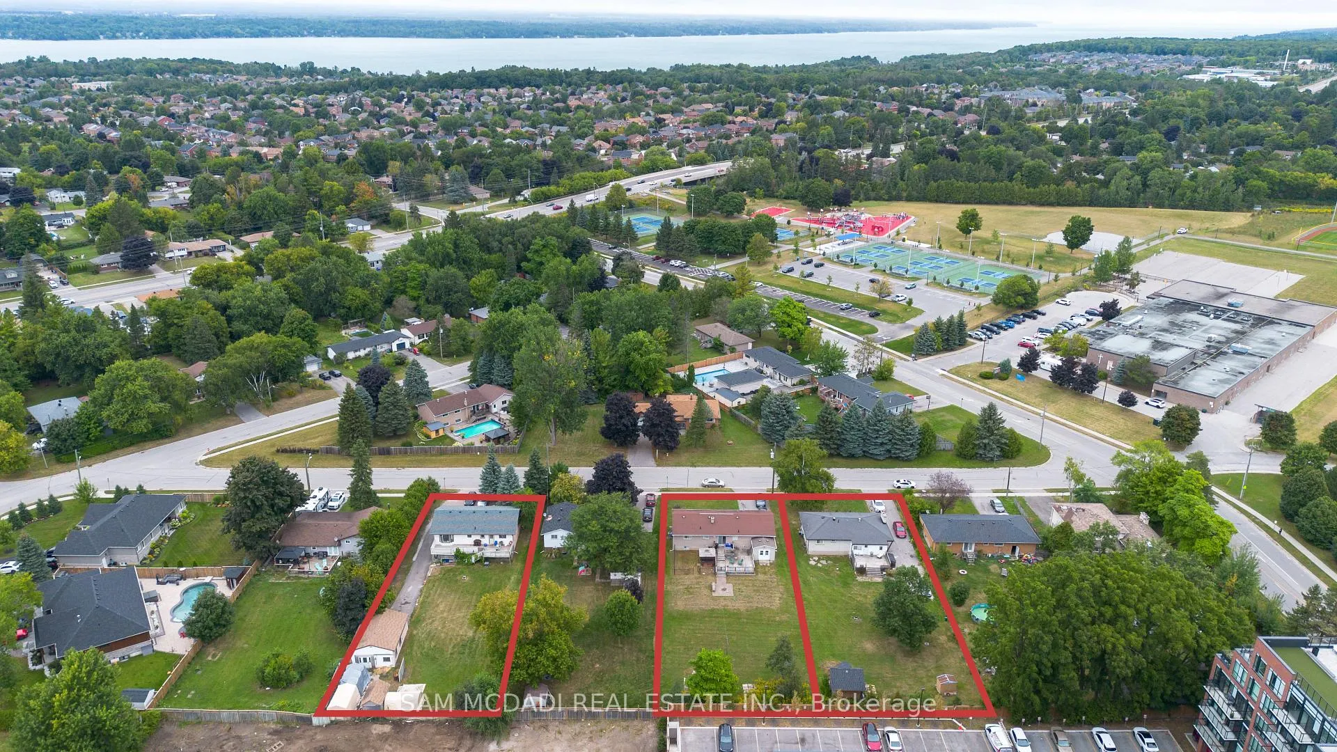 Photo 4 of 213 Kenneth Avenue, Barrie, Painswick South — HOMEH
