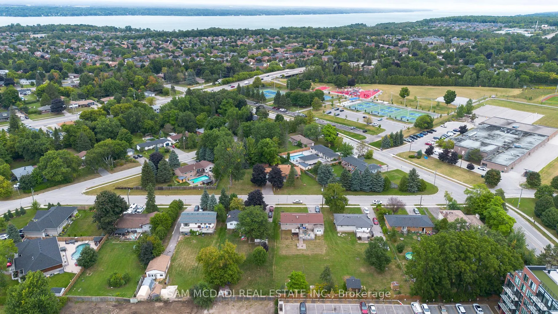 Photo 9 of 213 Kenneth Avenue, Barrie, Painswick South — HOMEH