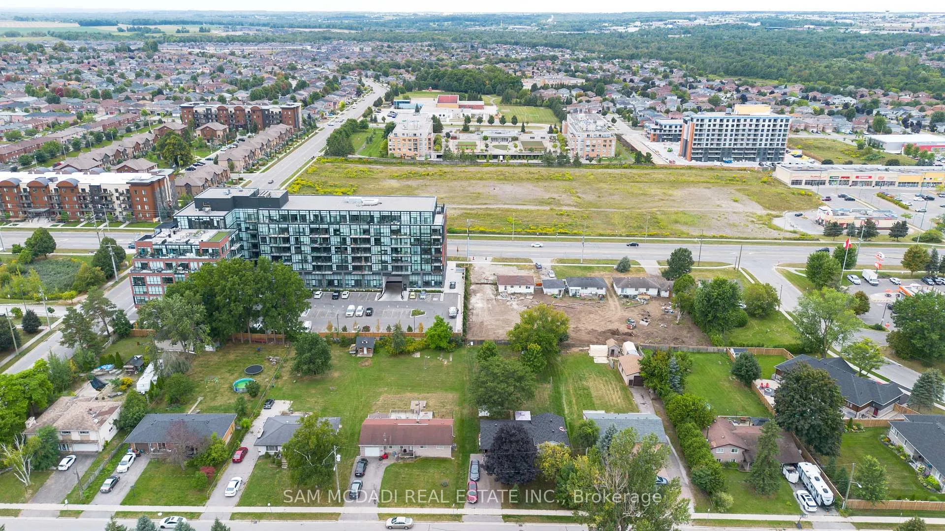 Photo 10 of 213 Kenneth Avenue, Barrie, Painswick South — HOMEH