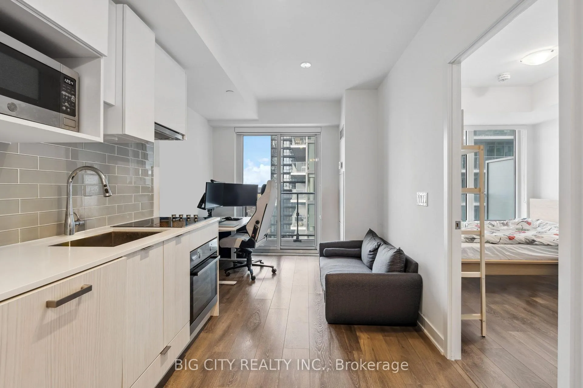 Photo 2 of Unit 2513, 195 Redpath Avenue, Toronto, Mount Pleasant West — HOMEH