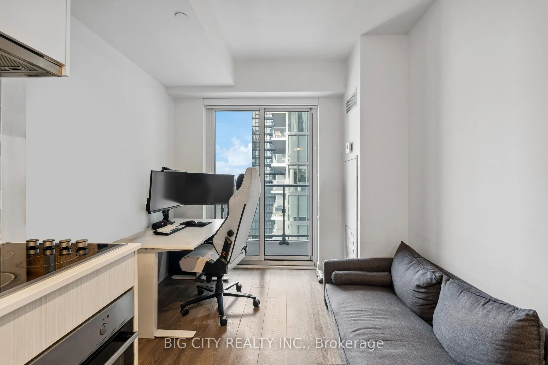 Photo 3 of Unit 2513, 195 Redpath Avenue, Toronto, Mount Pleasant West — HOMEH