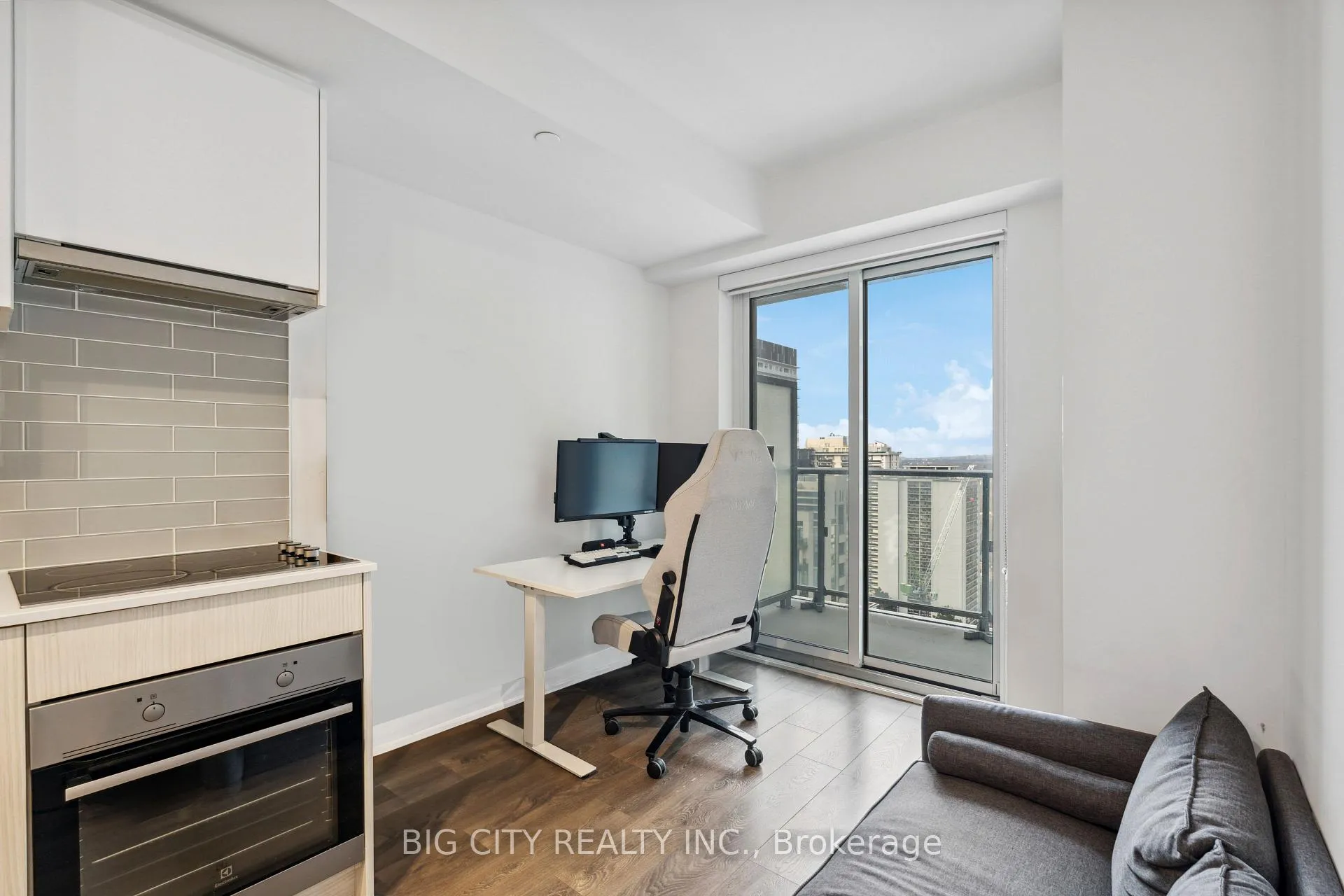 Photo 4 of Unit 2513, 195 Redpath Avenue, Toronto, Mount Pleasant West — HOMEH