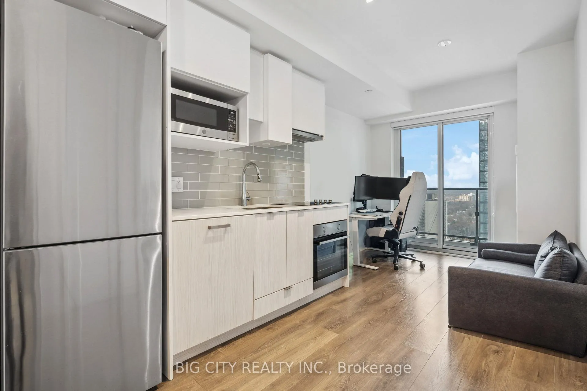 Photo 5 of Unit 2513, 195 Redpath Avenue, Toronto, Mount Pleasant West — HOMEH