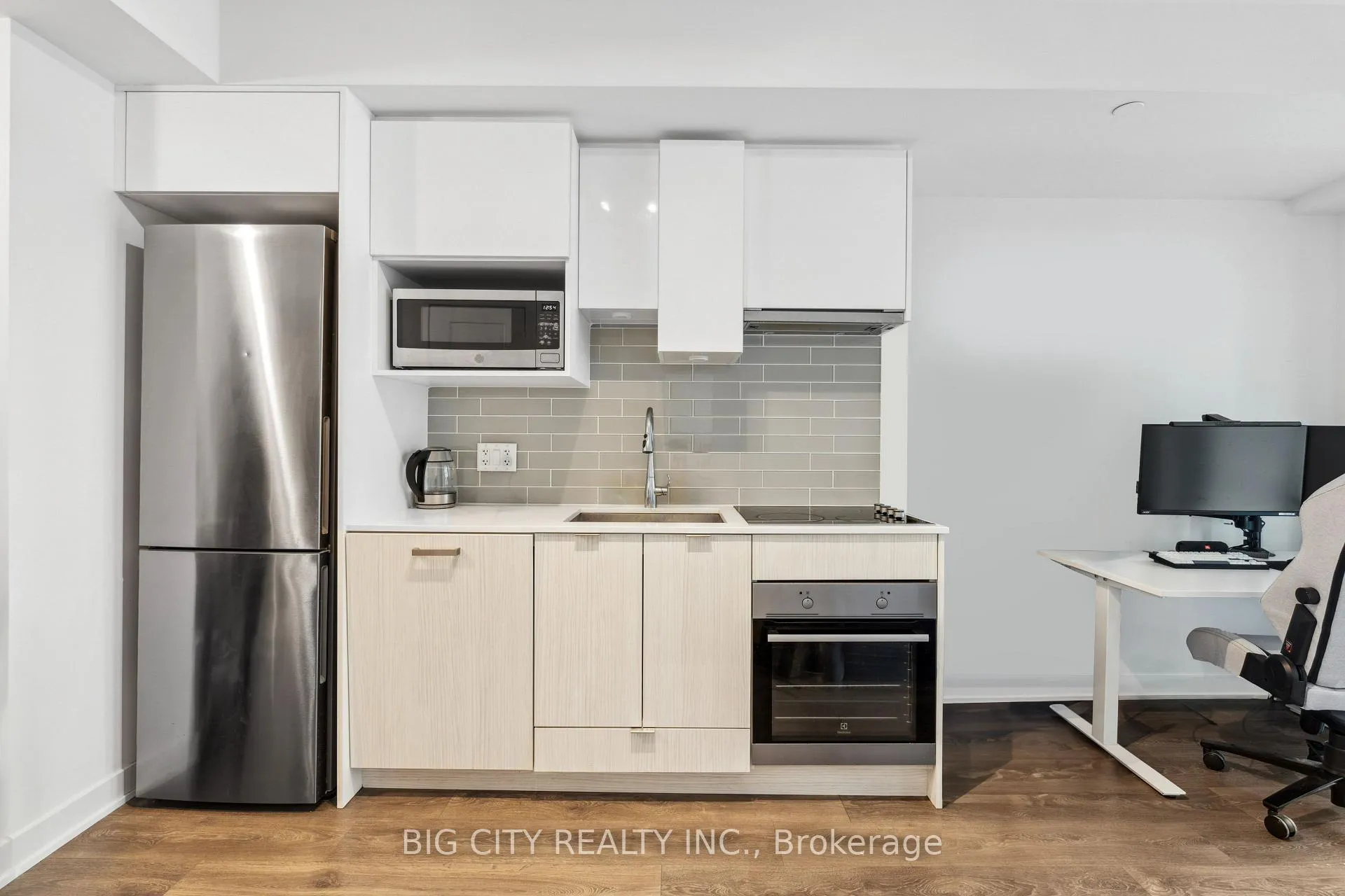 Photo 6 of Unit 2513, 195 Redpath Avenue, Toronto, Mount Pleasant West — HOMEH