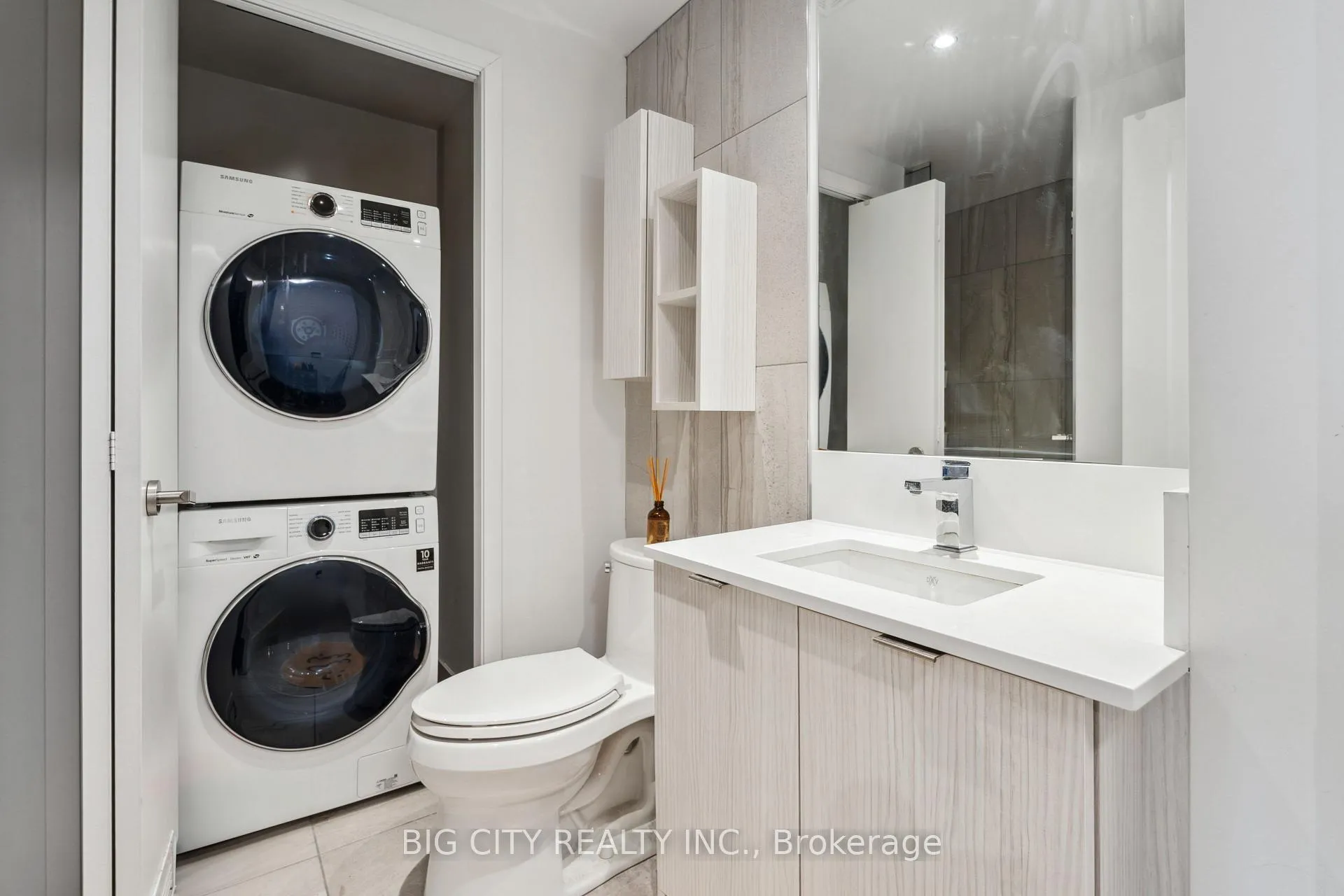 Photo 10 of Unit 2513, 195 Redpath Avenue, Toronto, Mount Pleasant West — HOMEH