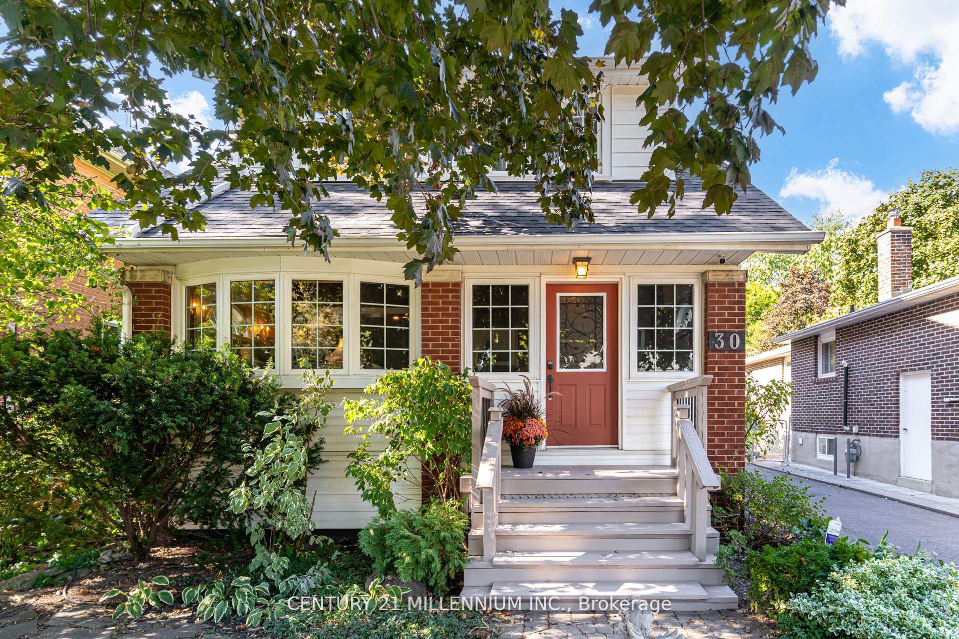 Photo 2 of 30 Frederick Street, Brampton, Downtown Brampton — HOMEH