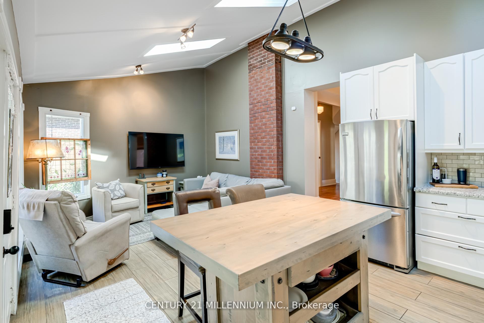 Photo 15 of 30 Frederick Street, Brampton, Downtown Brampton — HOMEH