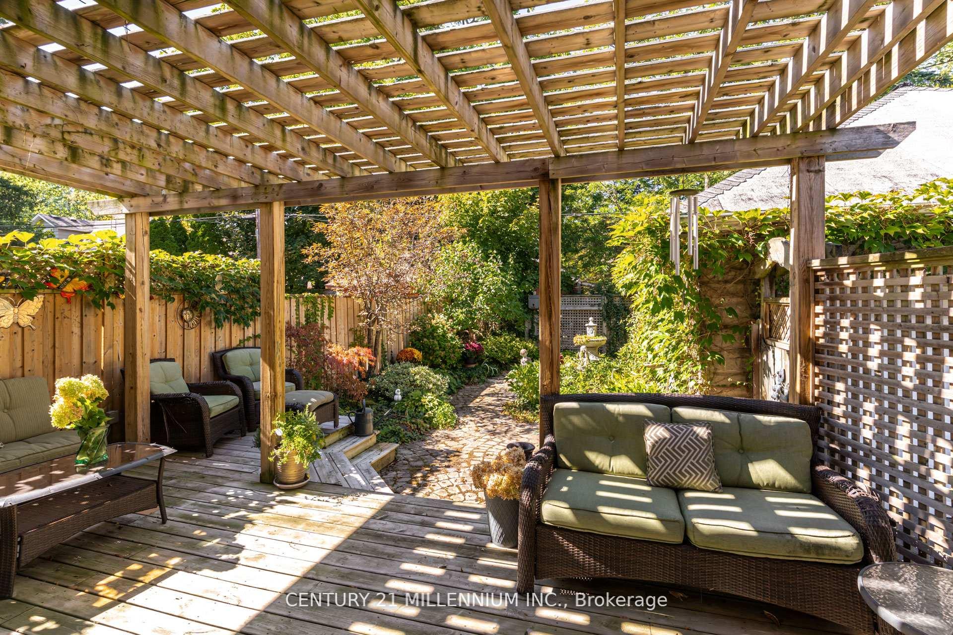 Photo 29 of 30 Frederick Street, Brampton, Downtown Brampton — HOMEH