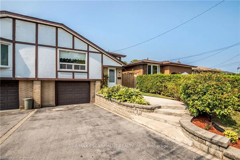 Photo 2 of 24 Bow Valley Drive, Hamilton, Riverdale — HOMEH