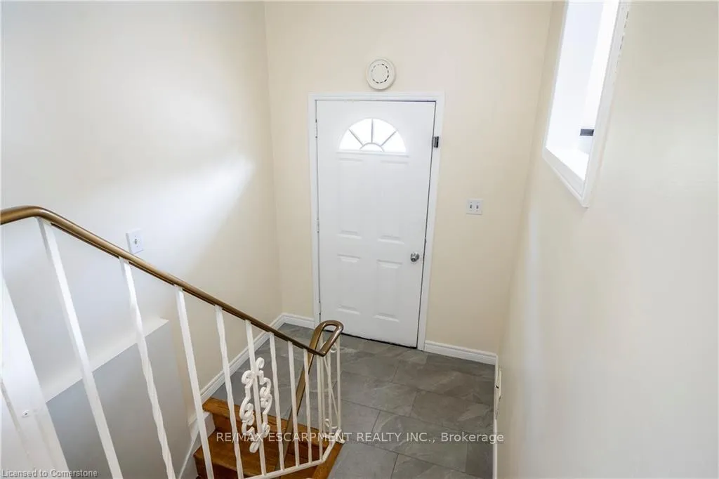 Photo 3 of 24 Bow Valley Drive, Hamilton, Riverdale — HOMEH