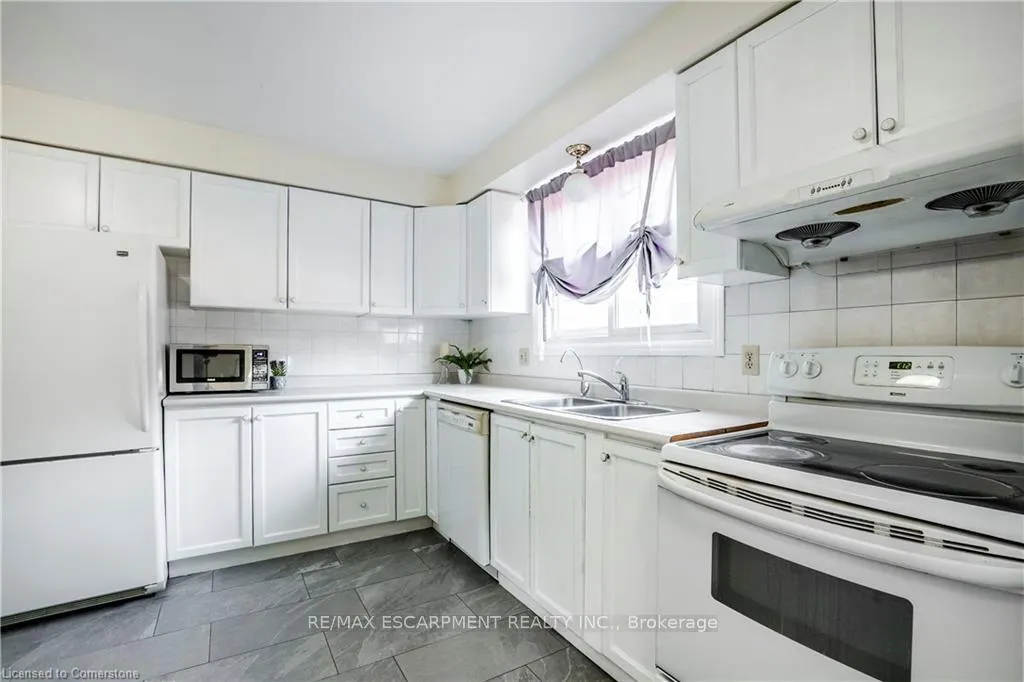 Photo 10 of 24 Bow Valley Drive, Hamilton, Riverdale — HOMEH