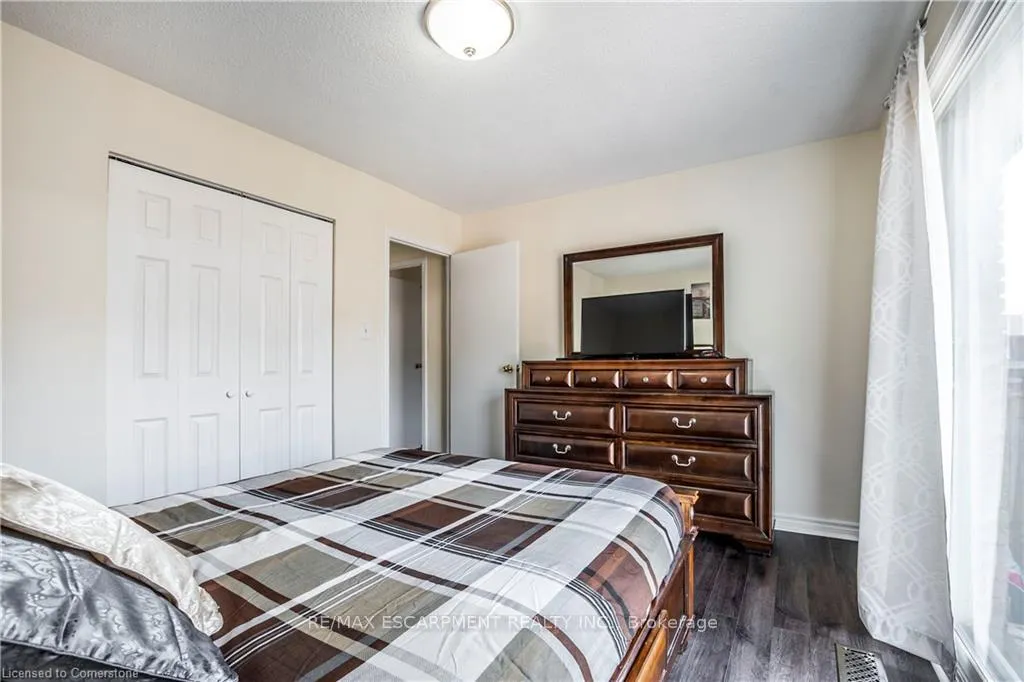 Photo 15 of 24 Bow Valley Drive, Hamilton, Riverdale — HOMEH