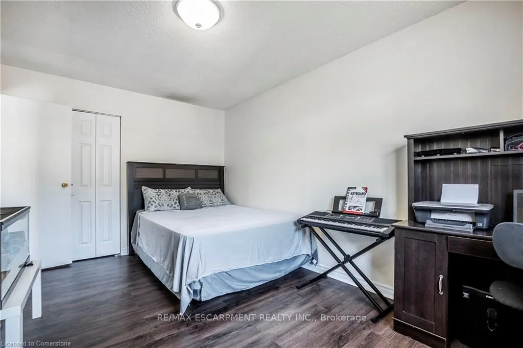 Photo 17 of 24 Bow Valley Drive, Hamilton, Riverdale — HOMEH