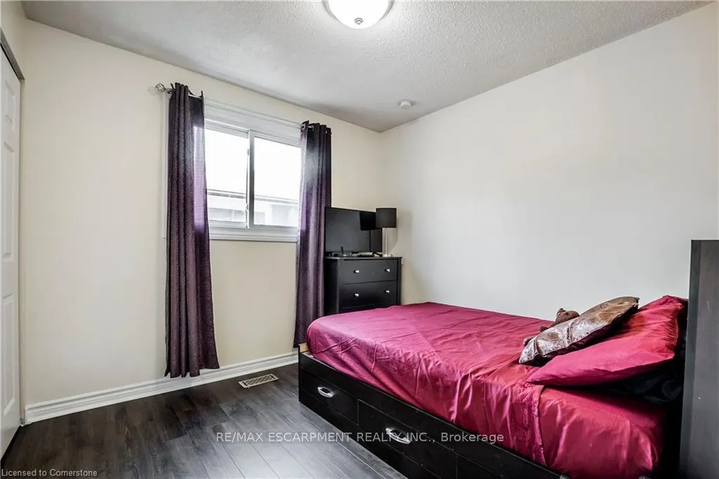 Photo 18 of 24 Bow Valley Drive, Hamilton, Riverdale — HOMEH