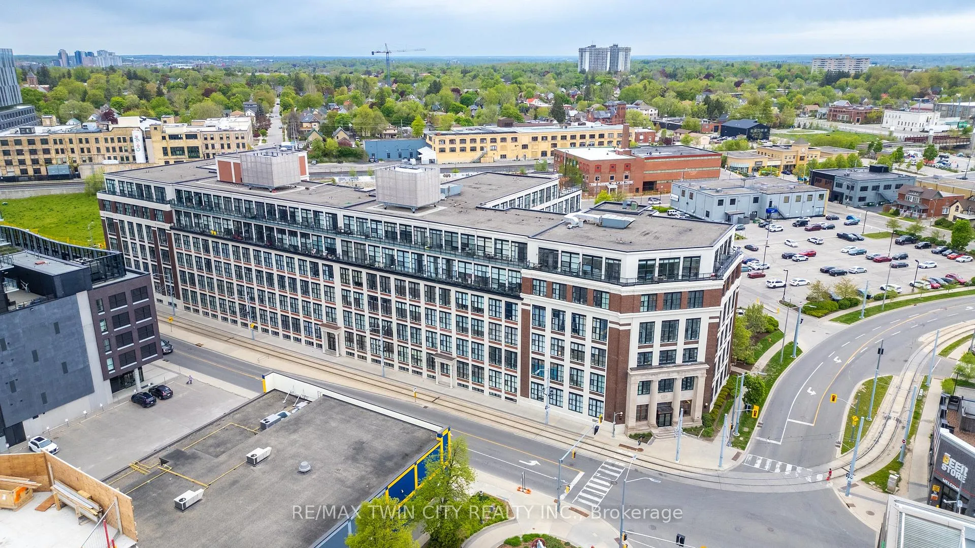 Photo 3 of Unit 608, 410 King Street W, Kitchener — HOMEH