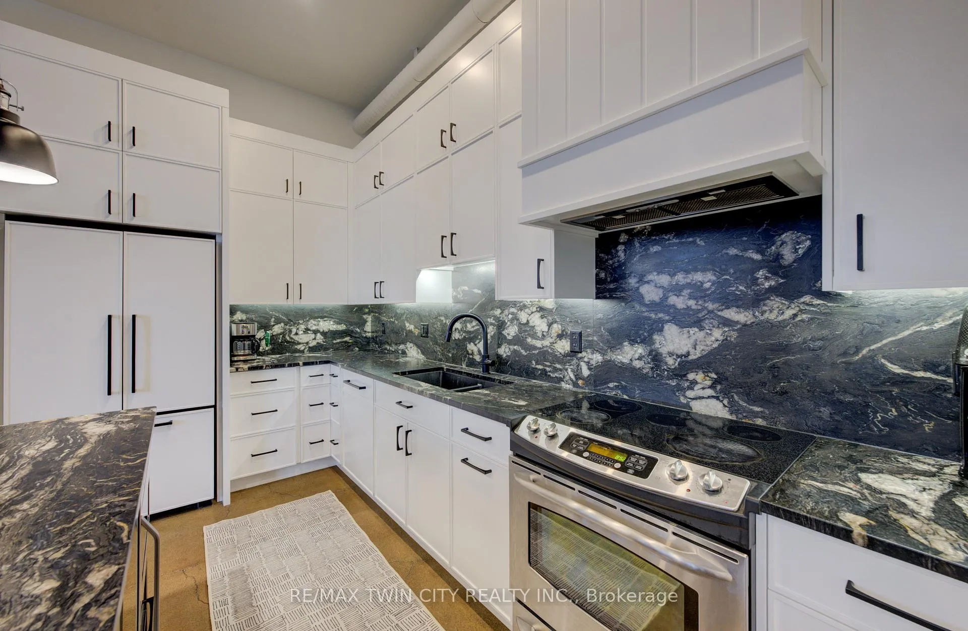 Photo 9 of Unit 608, 410 King Street W, Kitchener — HOMEH