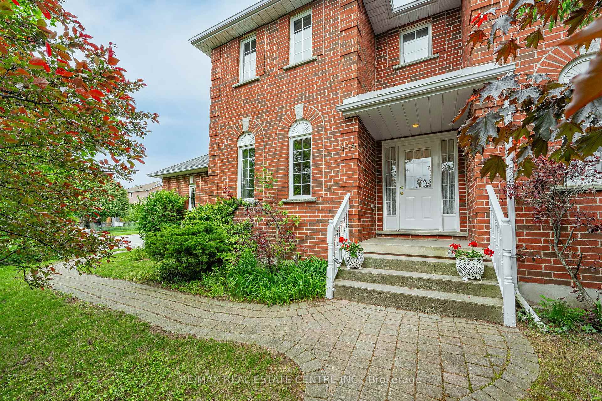 Front of 444 Burnett Avenue
