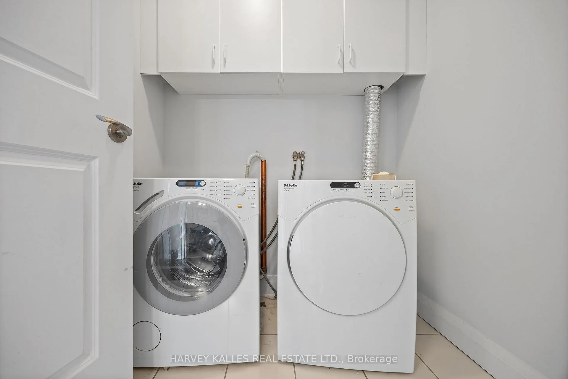 Photo 6 of Unit 1604, 1 Bedford Road, Toronto, The Annex — HOMEH