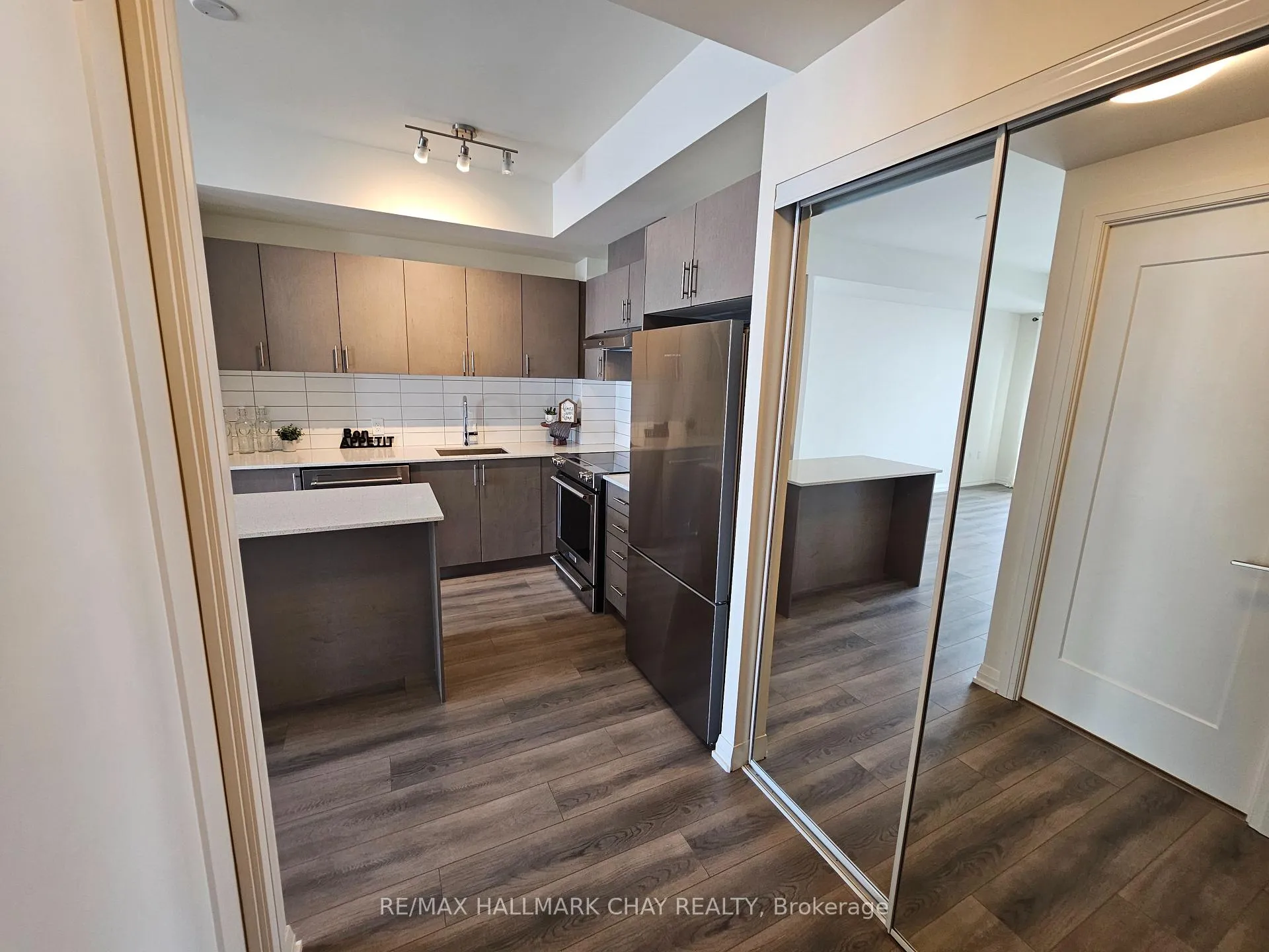 Photo 7 of Unit 525, 9000 Jane Street, Vaughan, Concord — HOMEH