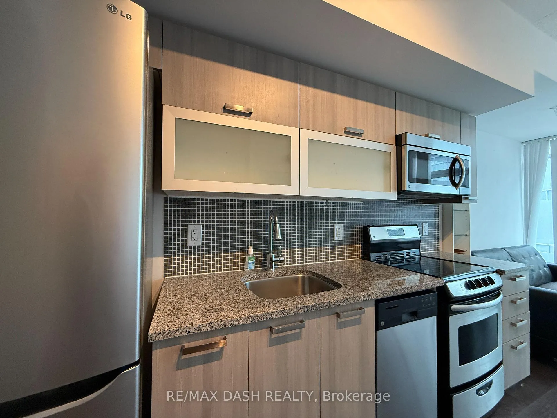 Photo 4 of Unit 1501W, 36 Lisgar Street, Toronto, Little Portugal — HOMEH