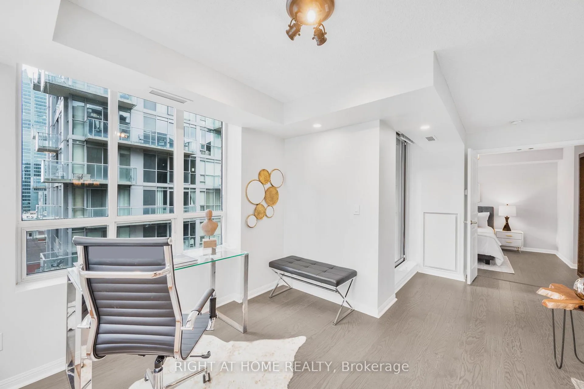 Photo 5 of Unit 1415, 140 Simcoe Street, Toronto, Waterfront Communities — HOMEH