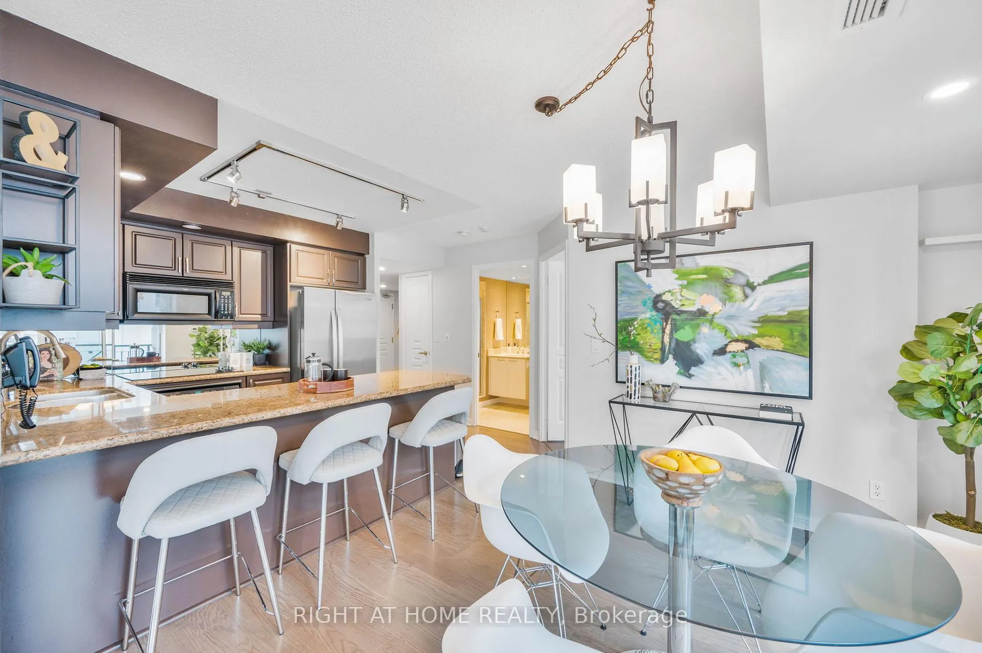 Photo 11 of Unit 1415, 140 Simcoe Street, Toronto, Waterfront Communities — HOMEH