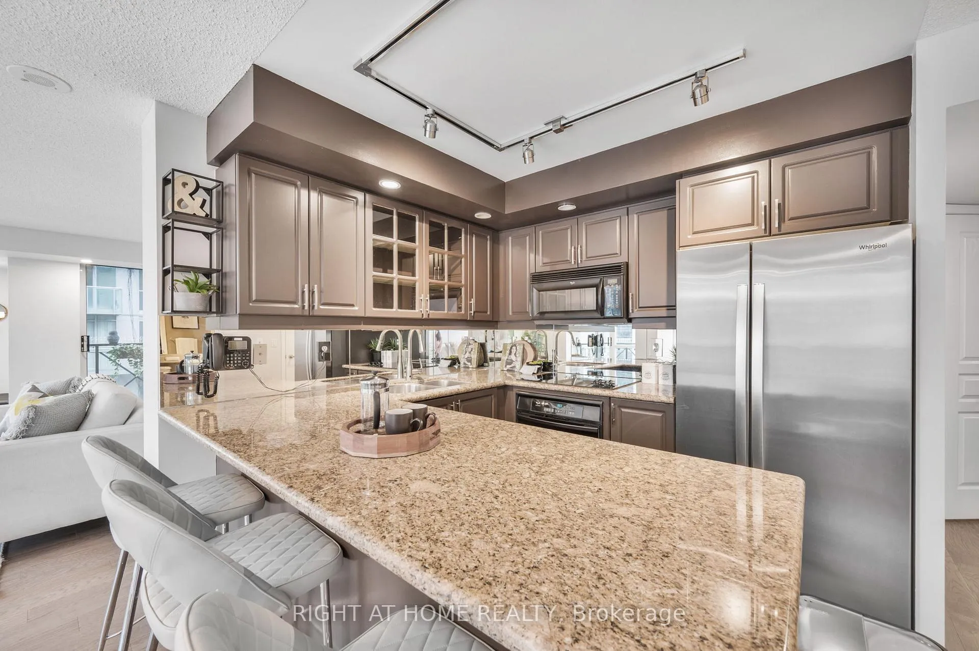 Photo 13 of Unit 1415, 140 Simcoe Street, Toronto, Waterfront Communities — HOMEH