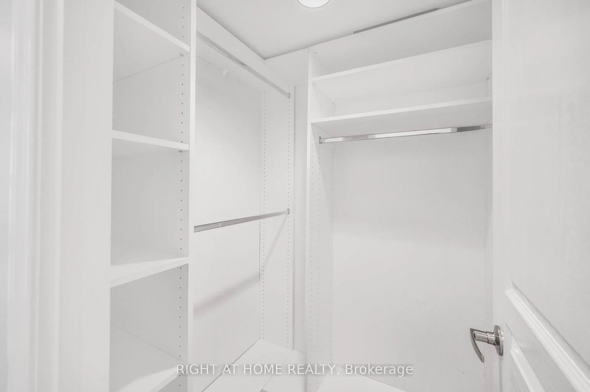 Photo 18 of Unit 1415, 140 Simcoe Street, Toronto, Waterfront Communities — HOMEH