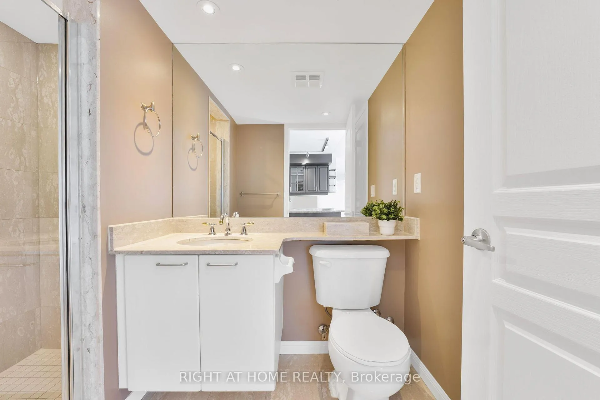 Photo 26 of Unit 1415, 140 Simcoe Street, Toronto, Waterfront Communities — HOMEH