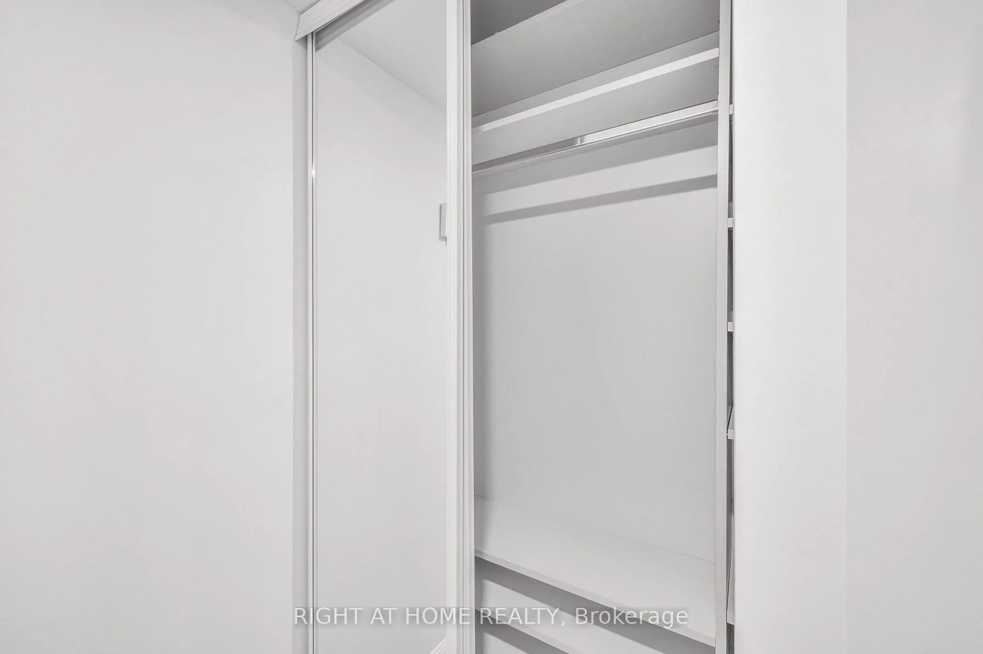 Photo 31 of Unit 1415, 140 Simcoe Street, Toronto, Waterfront Communities — HOMEH