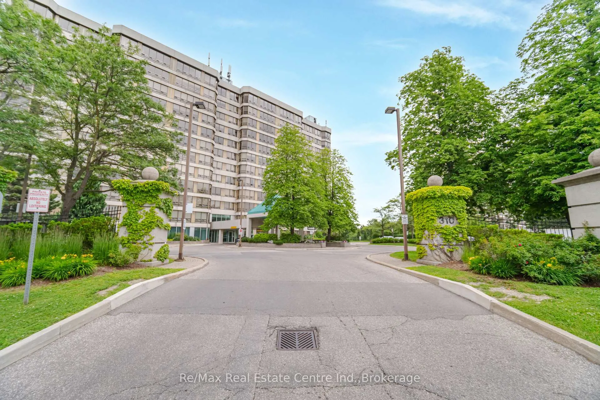 Front of Unit 1206, 310 Mill Street S