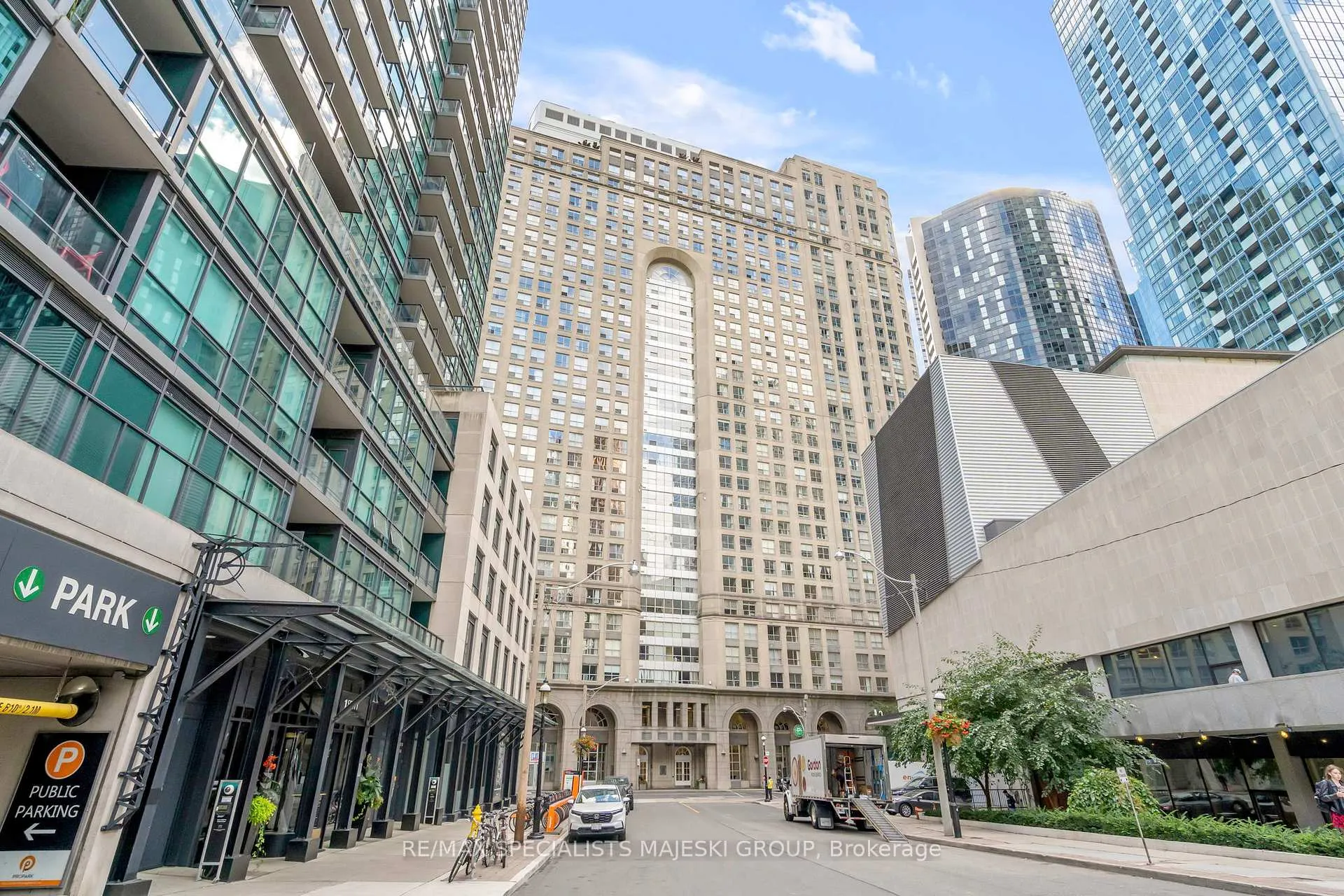 Front of Unit 813, 25 The Esplanade