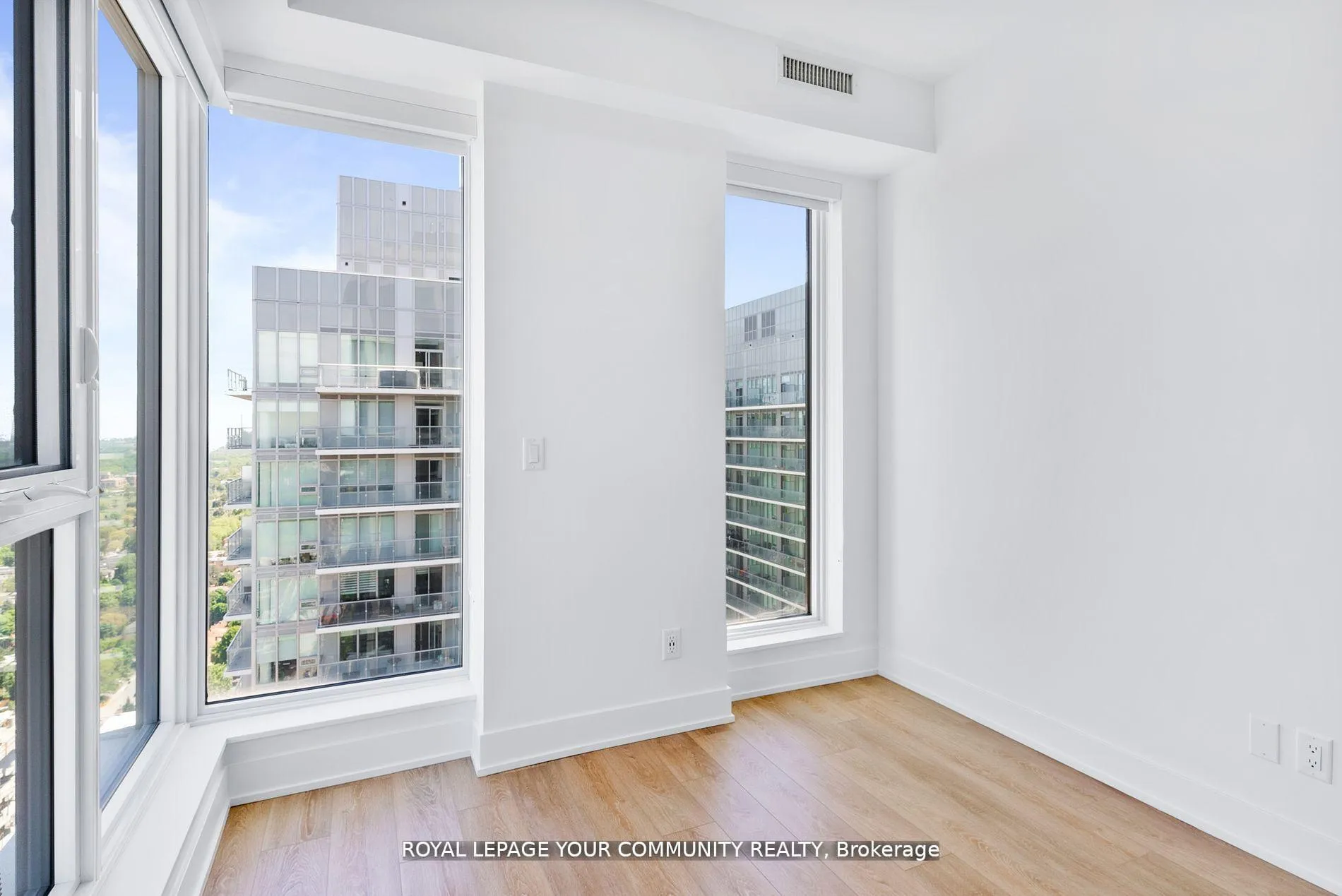 Photo 11 of Unit 3503, 200 Redpath Avenue, Toronto, Mount Pleasant East — HOMEH
