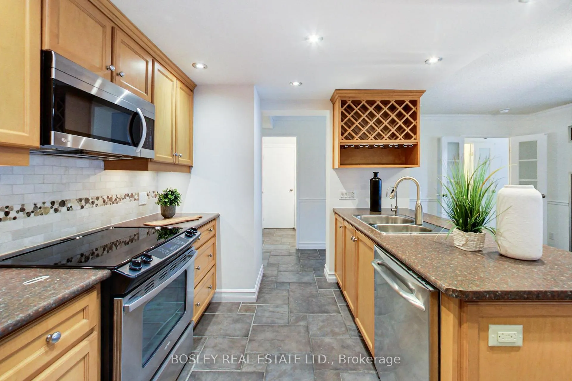 Photo 4 of Unit 2005, 633 Bay Street, Toronto, Bay Street Corridor — HOMEH