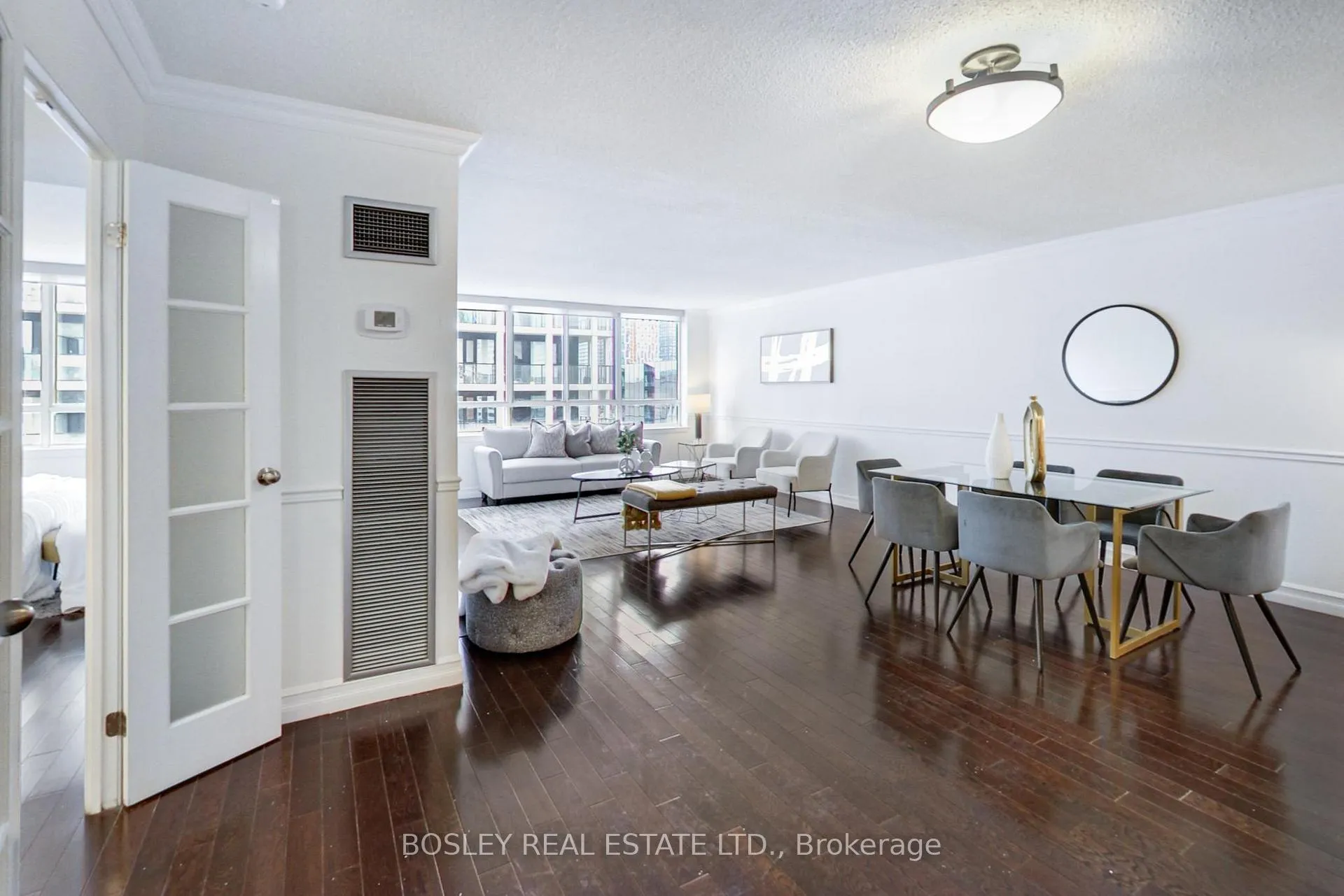 Photo 10 of Unit 2005, 633 Bay Street, Toronto, Bay Street Corridor — HOMEH